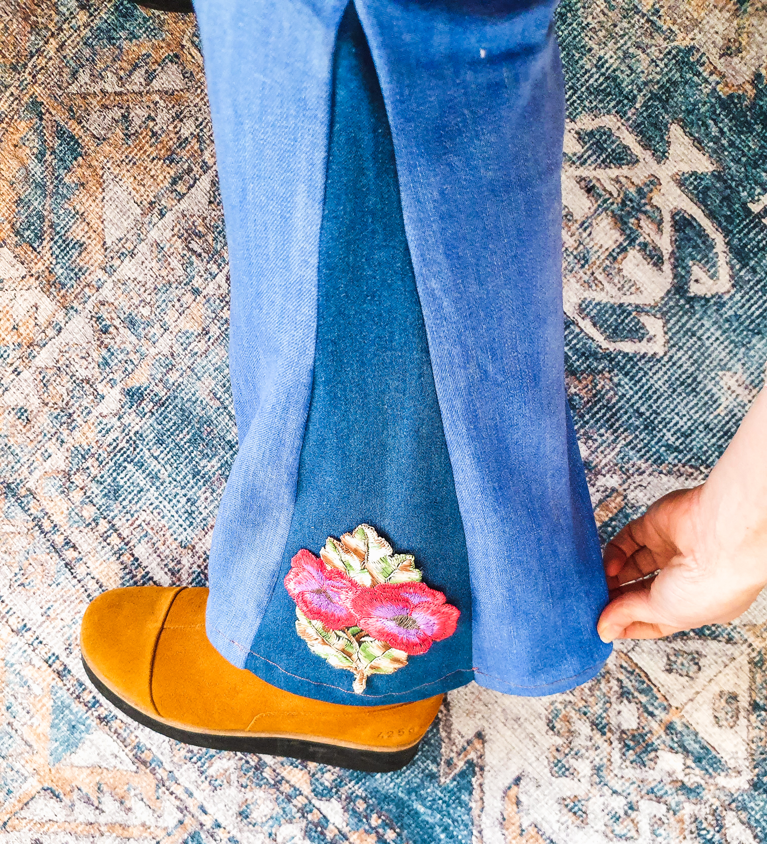 DIY sewing flared jeans: turn your own pair into bell bottoms